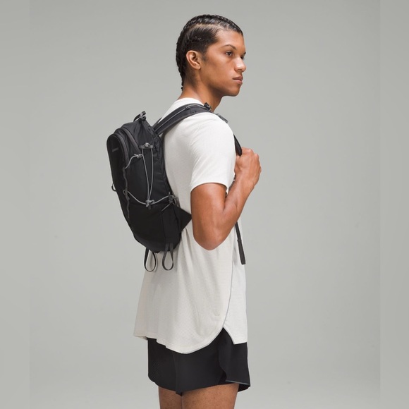 Lululemon small black backpack 🎒 nwot - Picture 2 of 11